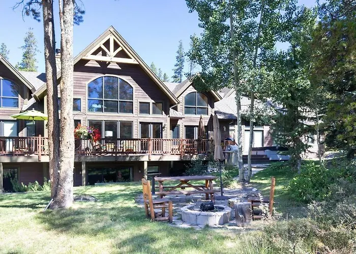 Spacious Luxury Home With Private Hot Tub