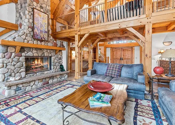 Spacious Luxury Home With Private Hot Tub
